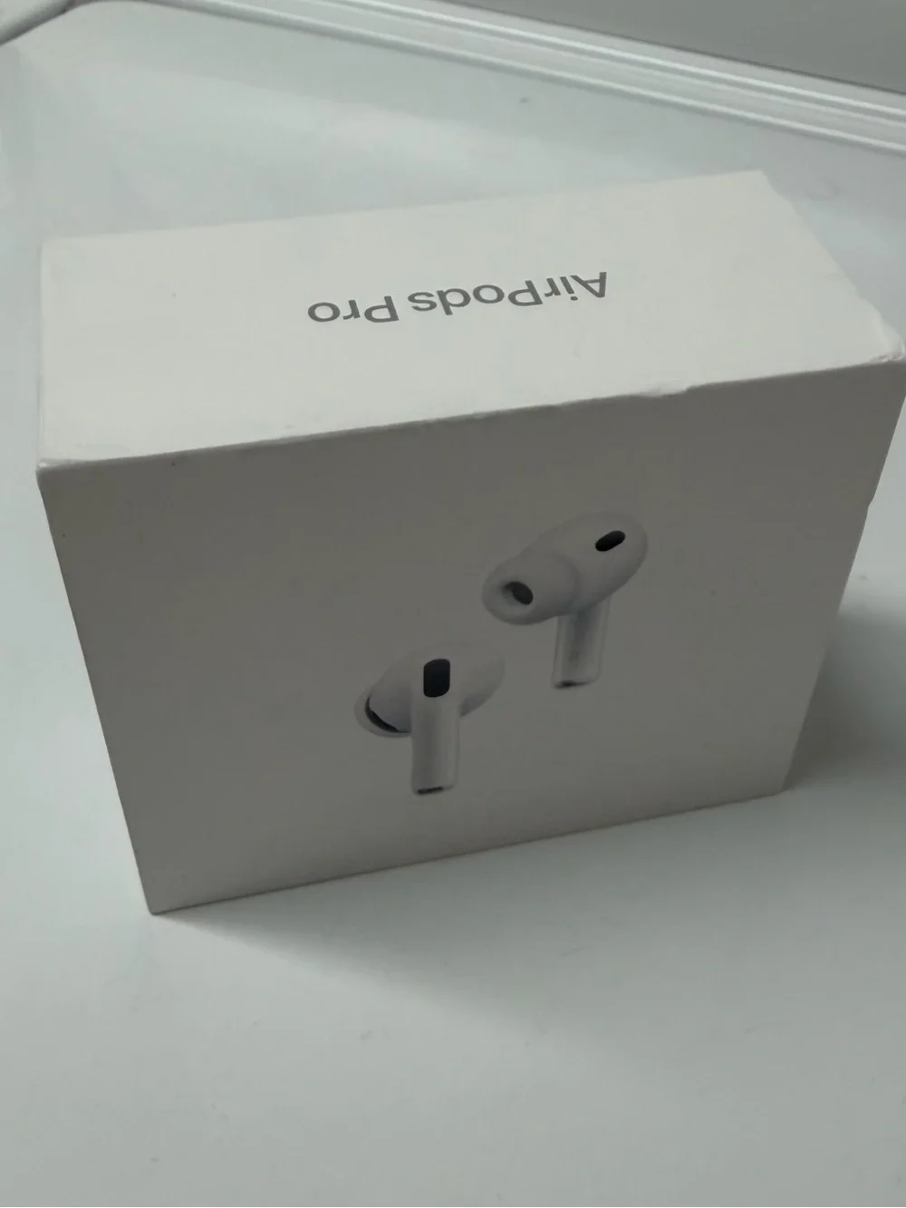 Apple AirPods Pro 3 Wireless Earbuds in White (new in box)